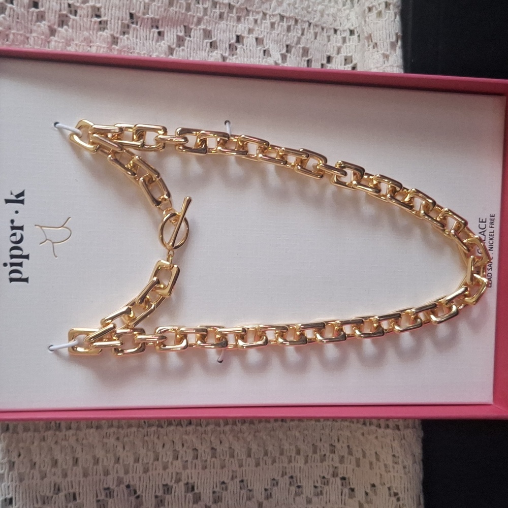 Elegant Gold Chain Necklace